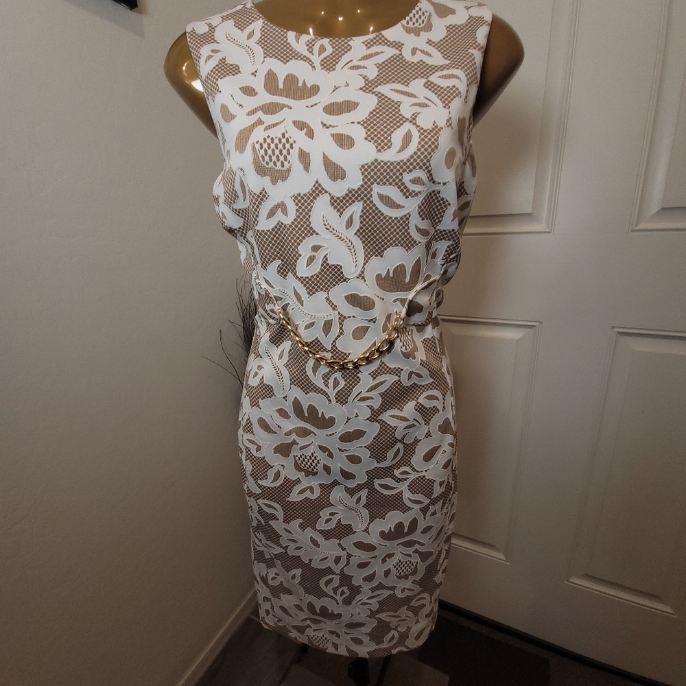 En Focus Studio Floral Dress Women's Size 6 Gold Chain Beige Cream Lined